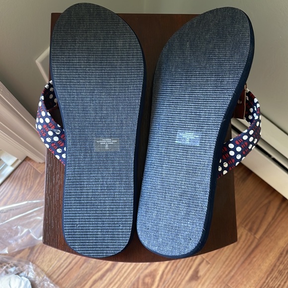 Tommy Hilfiger flip flops - Picture 3 of 4